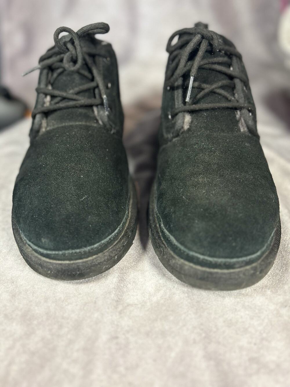 UGG Neumel Chukka Boots Men's Size 10 Black Suede Shearling Lined Lace Up